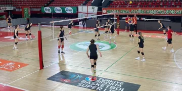 Karşıyaka Voleybol, Yeşilyurt maçının hazırlıklarını sürdürüyor