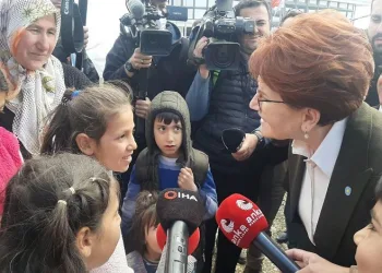 İYİ Parti Genel Başkanı Akşener, çadır kentlerde vatandaşların sorunlarını dinledi