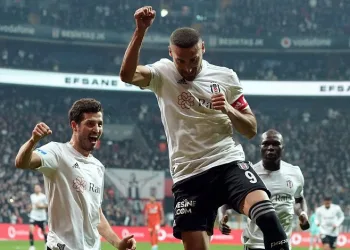 Beşiktaşlı Cenk Tosun, Fenerbahçe’ye ilk golünü atmanın peşinde