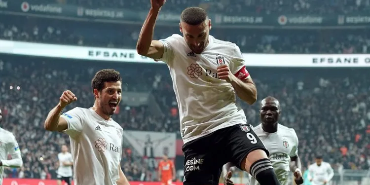 Beşiktaşlı Cenk Tosun, Fenerbahçe’ye ilk golünü atmanın peşinde
