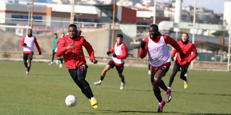 Sivasspor antrenman maçı yaptı