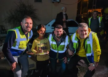 Depremzede Zehra’ya doğum günü sürprizi