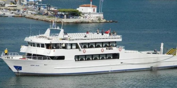 Eşini feribottan denize attı