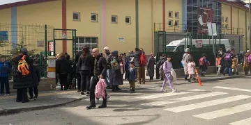 Sinir krizi geçiren şahıs 20 kişiyi rehin aldı