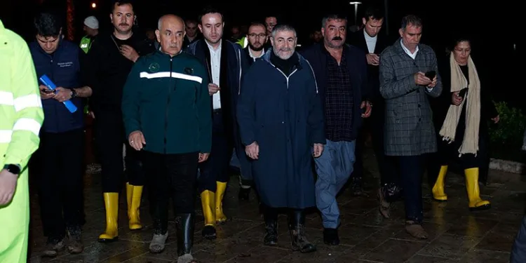 Bakanlar afet bölgesinde