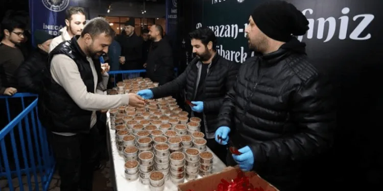 İnegöl’de ilk teravih namazı