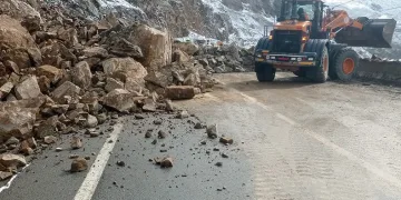Gümüşhane-Kürtün yolunda heyelan
