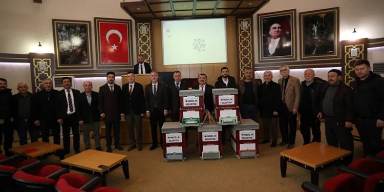 İnegöl Belediyesi’nde 50 üreticiye 250 arı kovanı