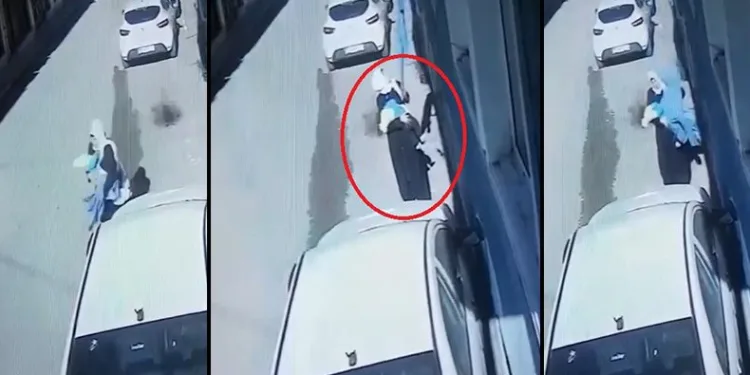Kucağındaki bebekle battaniye çaldı