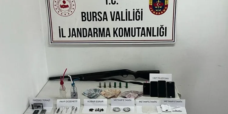 Uyuşturucu taciri kıskıvrak yakalandı