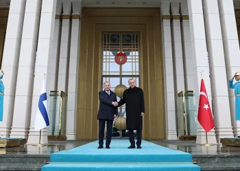 Niinistö resmi törenle karşılandı