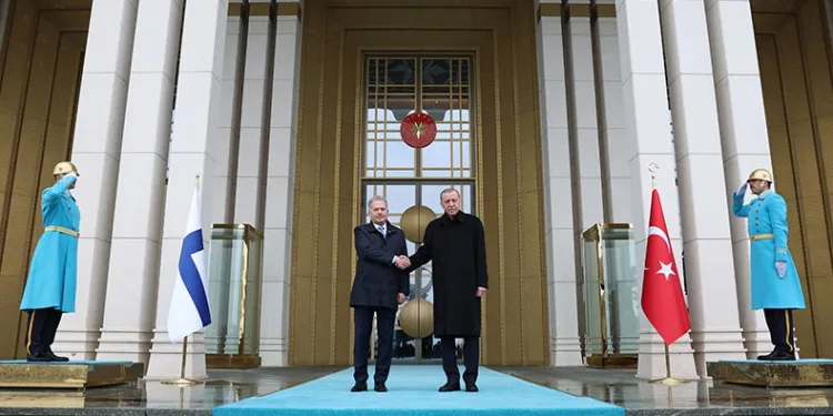 Niinistö resmi törenle karşılandı