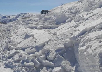 5 metreyi bulan karda zorlu yol açma