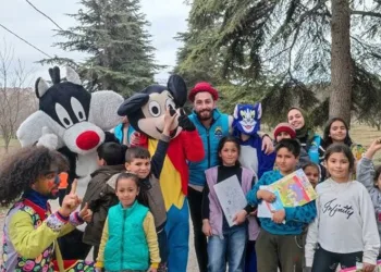 Çocuklar gülsün diye gençler seferber oldu