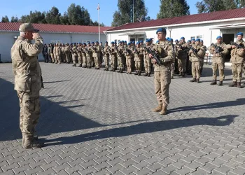 Görevini tamamlayan Mehmetçik, dualarla uğurlandı