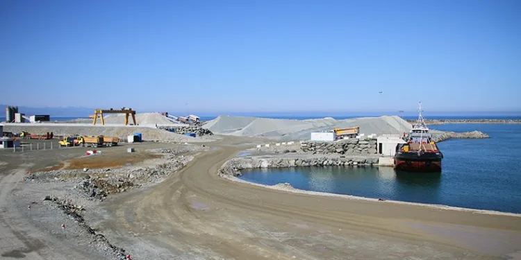 Lojistik Merkezi inşaatında deniz gemilerle dolduruluyor