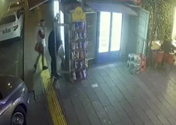 Büfe dolabından içecek çaldı
