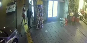 Büfe dolabından içecek çaldı