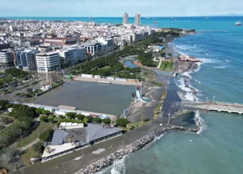 Deniz yine taştı