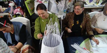 Atık kağıtlar sanat eserine dönüşüyor