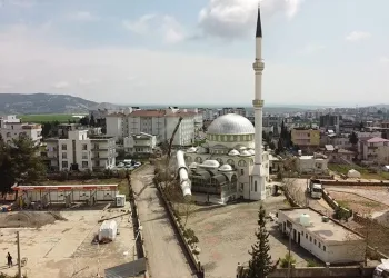 Cami minareleri yıkılıyor