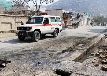 Afganistan’da okula el bombalı saldırı