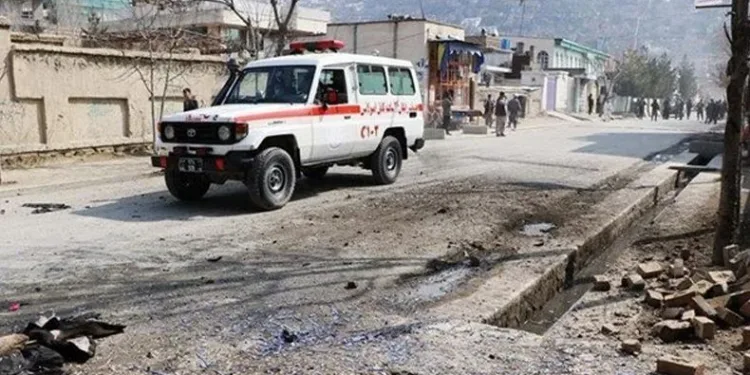 Afganistan’da okula el bombalı saldırı