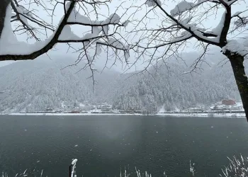 Uzungöl beyaza boyandı