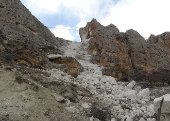 “Dağlarımız bölük bölük bölündü”