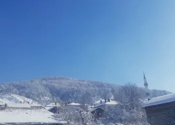 Keles’te kar yağışı çiftçiyi sevindirdi