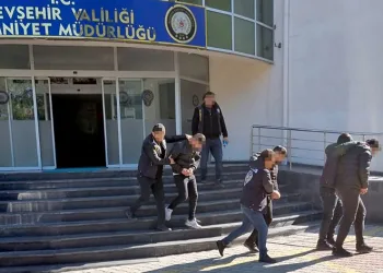 Sanal dolandırıcılar polise yakalandı