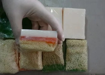Akne ve sivilceleri yok ediyor