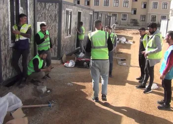 Tedavi gören bağımlılardan deprem bölgesine yardım