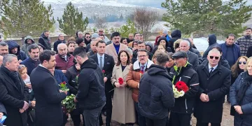 Dünyaca ünlü halk ozanı mezarı başında anıldı