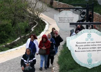 Dizeler Mani Yolunda sergileniyor