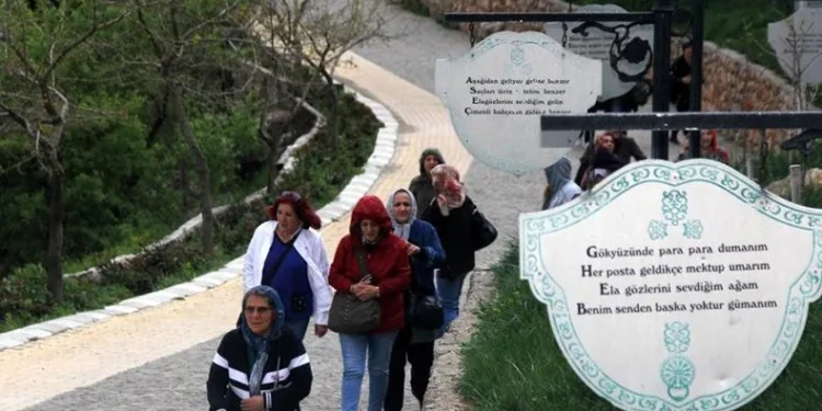 Dizeler Mani Yolunda sergileniyor