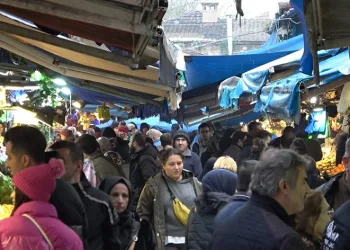 Çarşıda ramazan yoğunluğu başladı