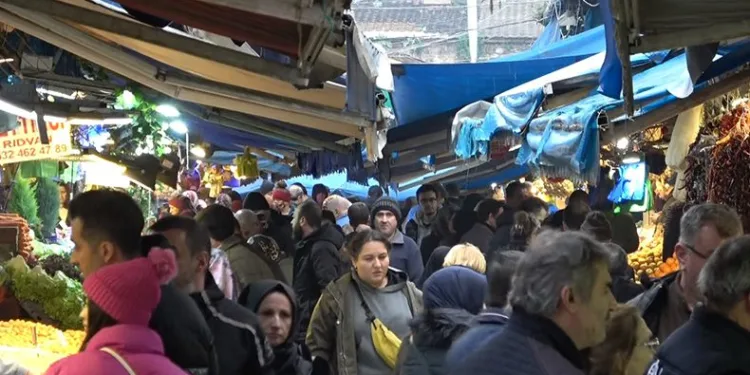 Çarşıda ramazan yoğunluğu başladı
