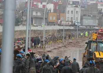 Mehmetçiğin sel bölgesindeki mesaisi