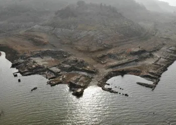 Sular altındaki köy kuraklıkla günyüzüne çıktı