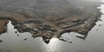 Sular altındaki köy kuraklıkla günyüzüne çıktı