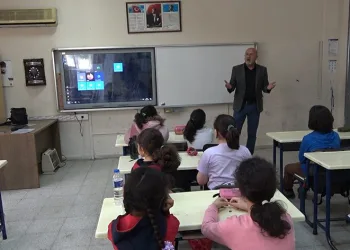 Öğrencilerin ilk ders konusu deprem oldu