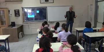 Öğrencilerin ilk ders konusu deprem oldu
