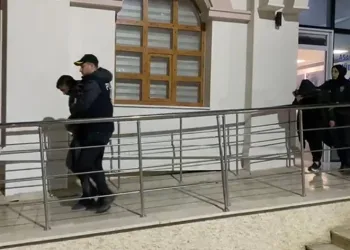 Yeni evlenen hırsızlık şüphelisi çifti cezaevi ayırdı