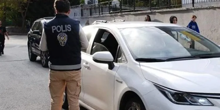 Okuldan uzaklaştırılan öğrenciden bıçaklı saldırı
