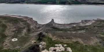 Sazlıdere gölü definecilerin köstebek yuvası