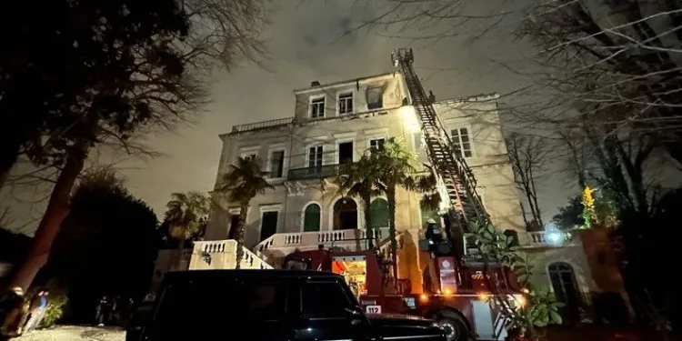 Sarıyer’de köşk yangını