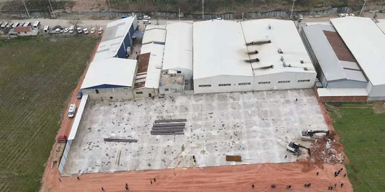 Tarım arazilerine yapılan kaçak yapılar yıkılıyor