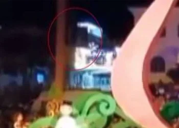 Dansçı 15 metre yükseklikten düştü