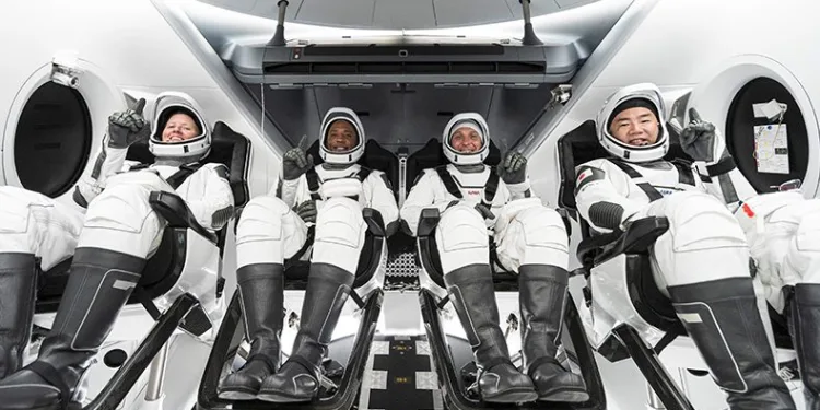 SpaceX Uluslararası Uzay İstasyonu’na astronot gönderdi